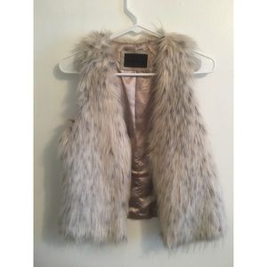 Women’s Faux Fur Vest w/ Faux Leather Back Size XS